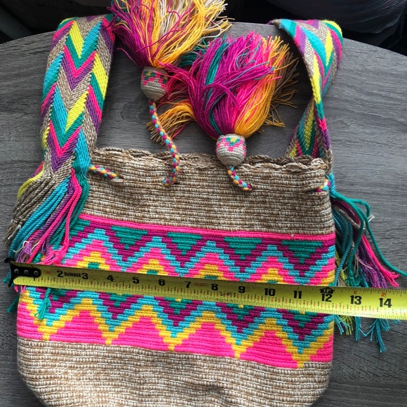 Authentic handmade Wayuu bag. Tan color and colorful decoration… - Picture 6 of 7